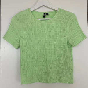 Neongrön tröja - T-shirt, använd fåtal gånger 💚