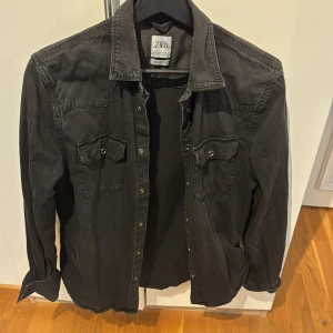 Zara overshirt  - Storlek S, köpt här på Plick. Fint skick