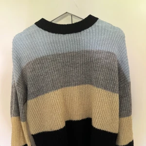 Stickad tröja - Mjuk och inte stickig. Lite mer oversize i modellen