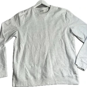 Dobber sweatshirt  - Säljer denna Dobber sweatshirt i strl L! Normal till storlek✨Nästan aldrig använd✨✨✨