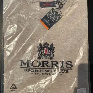 En helt ny Morris T-shorts, perfekt för sommar och vår. Köpt i fel storlek och endast testad en gång. Kom gärna me förfor och funderingar!