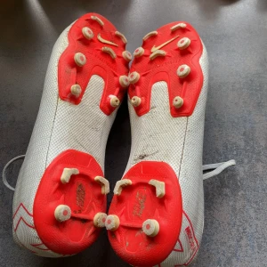 Nike mercurial engineered for speed - Inte trasiga någon stans. nästan som nya, pris kan diskuteras. Man gör många mål med dom🏆  