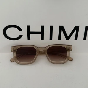 Chimi 004 - Säljer dessa chimi 004 i färgen Ecru  Bra skick, lådan finns me doxk inte påsen då jag tappat bort den😊