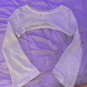 Mysig kort tröja  - Mysig kort tröja för att t ex använda med ett line, knappt använd