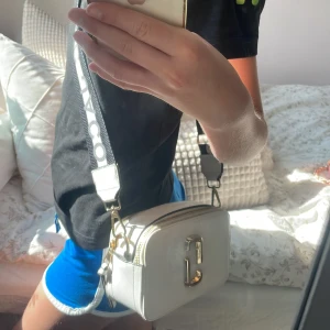 Säljer en Marc Jacobs väska💋 - Andvänder inte längre men i bra skick pris kan diskuteras 🥰🥰