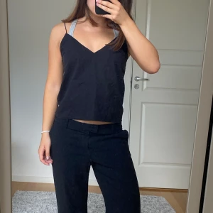 Svart linne stl 36 - Svart linne i stl 36 Stor i storleken, inga defekter