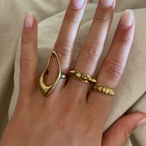 Edblad ring - Så fin Edblad ring men tyvärr kommer den inte till användning!! Den är i storlek 16.80. Ringen är använd så de finns lite tappad färg men inget man märker av💕😊🙌💖💖Pris går att diskutera 