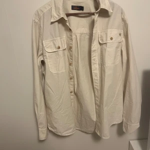 Morris overshirt - Overshirt från Morris i storlek M. Den är helt ny men säljer för den va lite stor på mig. mitt pris är 400