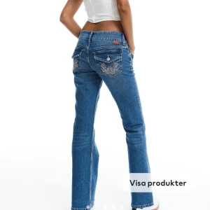 Low waist bootcut - Säljer dessa lågmidjade bootcut jeansen från HM. Nästintill oanvända, så i väldigt fint skick 