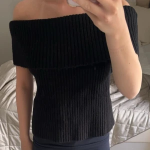 Off shoulder topp - Jätte fin off shoulder topp ifrån Na-kd som inte kommer till användning. Helt i nyskick❤️