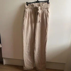 Linnebyxor - Fina linnebyxor från Gina, haft 1-2 gånger (är för små för mig). Bra och nyskick