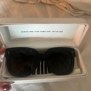 Chimi 008 - Supersnygg solglasögon från CHIMI som tyvärr inte kommer till användning längre, modell 008 i färgen BERRY🌸🌸