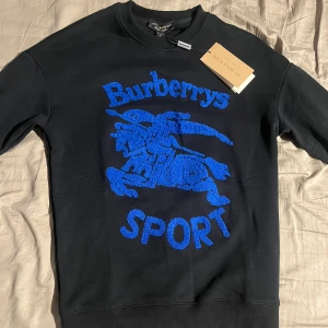 Burberry - Aldrig använd den är i bra skick, den är i storlek m men känns som s