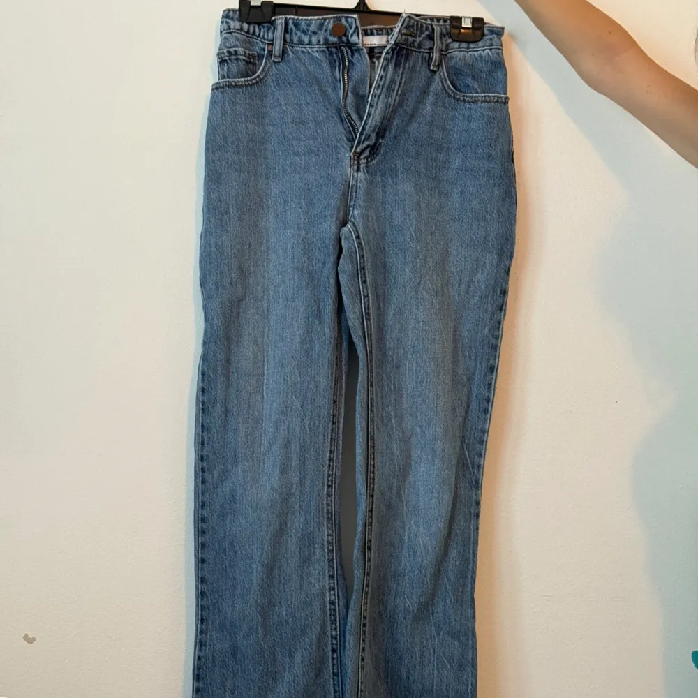 Bootcut jeans i okej skick. Lite fransiga längst ner vid benen. . Jeans & Byxor.