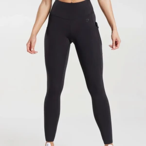 Gymshark tights  - Superfina svarta träningstights från Gymshark med fickor. Toppenskick! Originalpris 500kr, säljer för 250kr🌟 