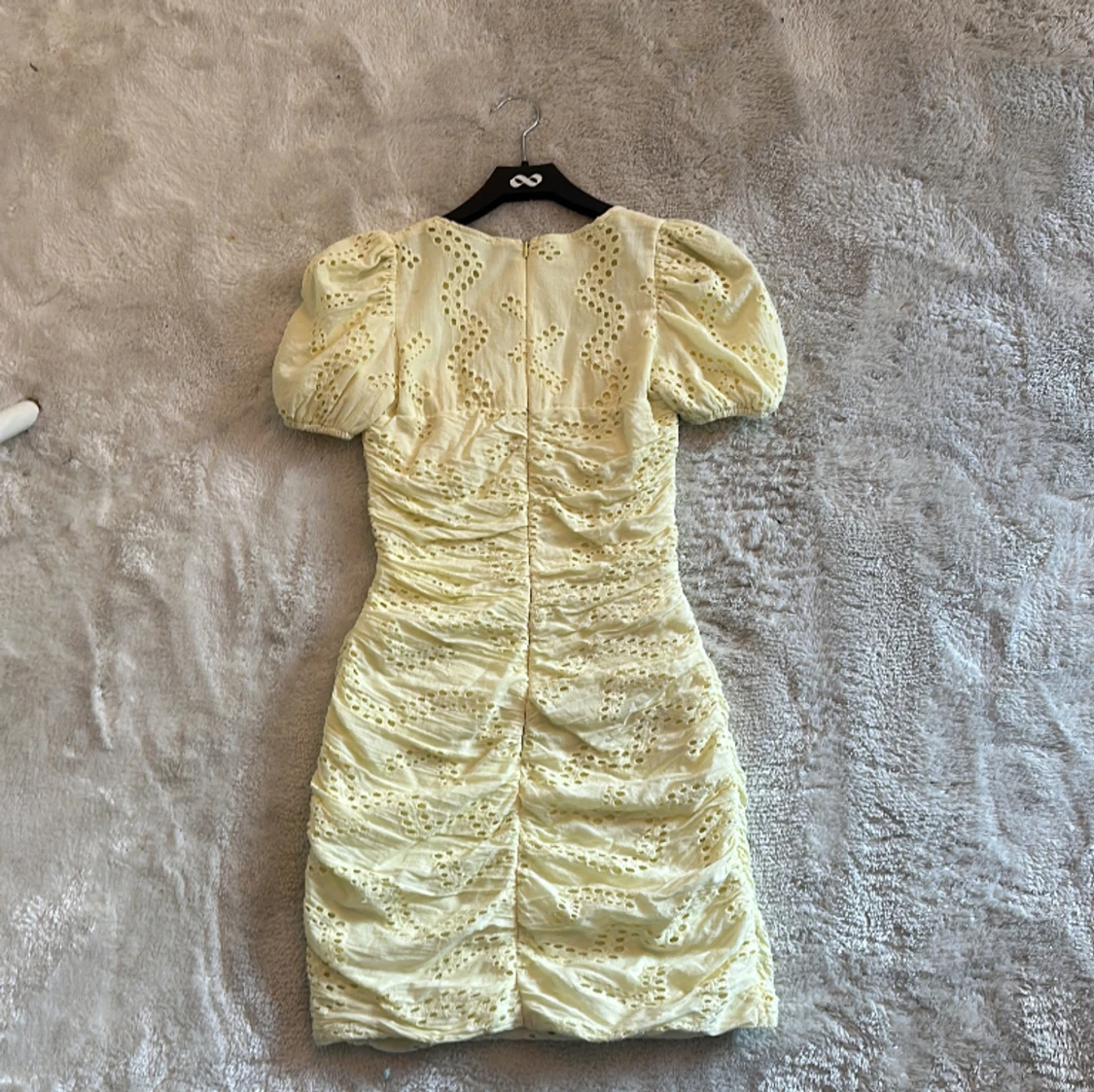 Gul Fodralklänning  - 91