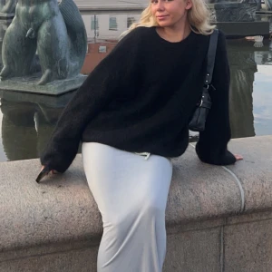 Stickad tröja - Stickad tröja från ellos!  Mohairblandning  Köpt för 1300kr säljer för 600 S/M Inte nopprig alls🥰