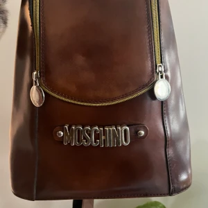 Vintage Moschino väska - Jättecool vintage Moschino väska :)