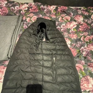 Väst - Buratti väst i bra skick nypris cirka 1400 Använd ungefär 7 gånger  storlek S