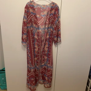 Kimono - Oanvänd kimono one-Size 100kr