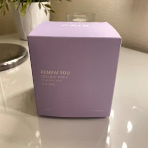 Caia Peeling Pads - Helt oöppnade peeling pads från Caia som ska mjukgöra och skonsamt exfoliera huden och ta bort döda hudceller✨💕 Nypris 395kr. Bara att höra av sig vid funderingar! Priset kan diskuteras vid SNABB affär!!