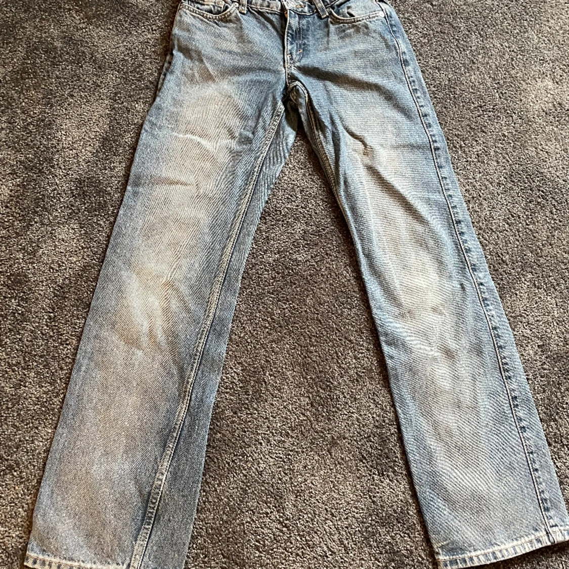 Lågmidjade jeans från weekday  - 90