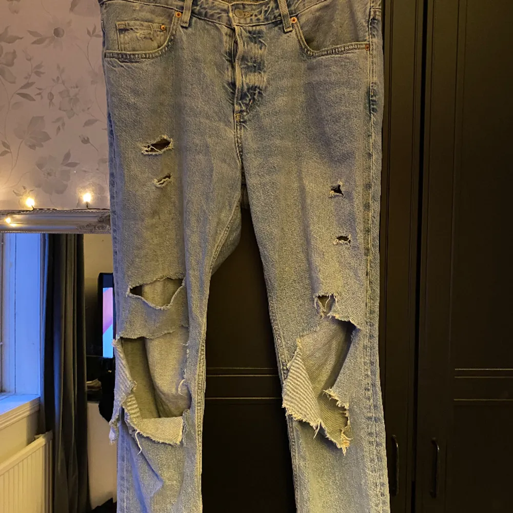 Inte min stil längre, men sitter bra och sköna i materialet. Skulle säga att de passar både som oversize och regular. Jeans & Byxor.