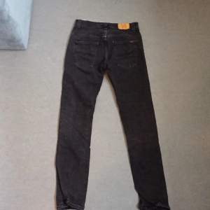 Svarta nudie jeans  30/32 slim fit