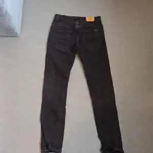 Svarta nudie jeans  30/32 slim fit