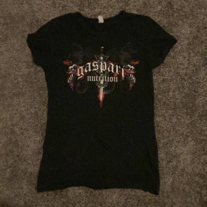 T-shirt - Snygg tröja med tryck! Aldrig använd❤️ Köpt second hand. Vet inte om jag vill sälja