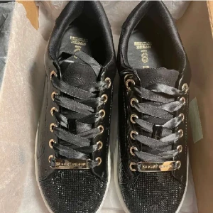 Kurt Geiger skor - Skor från Kurt Geiger, storlek 39 men passar en med storlek 38.