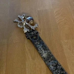 Bälte  - Asfett bälte i slitet skick (funkar precis som det ska) 