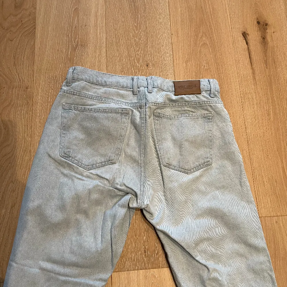Pull and Bear jeans i bra skick. Jeans & Byxor.