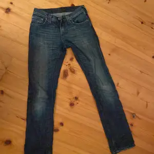 Säljer dessa begagnade lågmidjade nudie jeans då dom inte används längre❤️ är använda men okej skick fortfarande ❤️kom priv för mer bilder o frågor