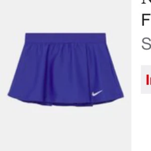 Nike tenniskjol  - Tenniskjol med shorts inuti 💖 Den är från Nike men köpte på zalando. Storlek 158-170, skulle säga att de sitter som S