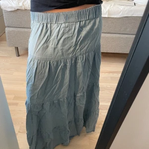 ONLY LÅNGKJOL - helt oanvänd långkjol ifrån only