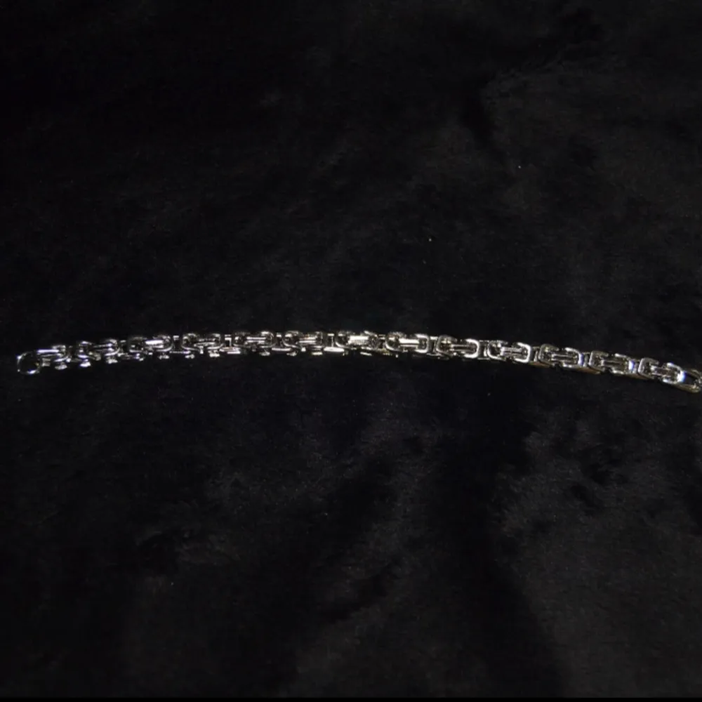 Kedja armband silver (20CM LÅNG 6MM BRED) (SILVERPLÄTERAD). Accessoarer.