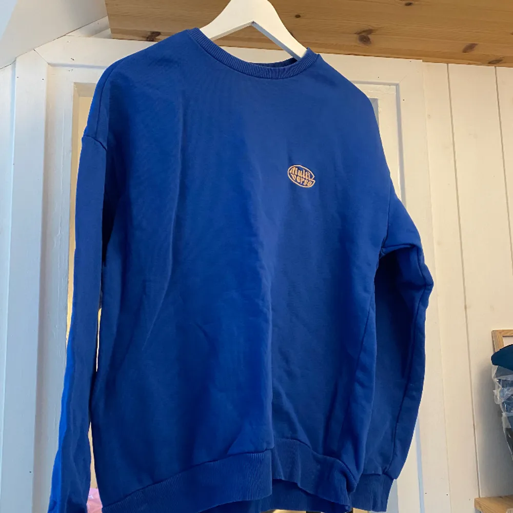 Marinblå sweatshirt från junkyard! I bra skick!!💙. Tröjor & Koftor.