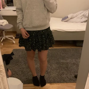 Kjol - Kjol från Gina använt ett par gånger förra sommaren men är inte så intresserad av denna kjol längre så säljer nu men den är i bra skick💗💗