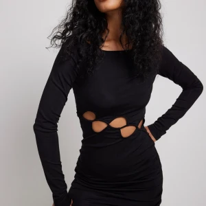 Svart klänning - Supersnygg klänning. Aldrig använd. 