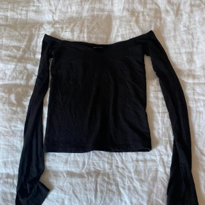 Off shoulder topp - Jättefin off shoulder topp som tyvärr aldrig kommit till användning, i nyskick💕💕