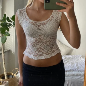 Fin spetstopp - Vit spetstopp i bra skick. Hör av dig vid frågor och använd köp nu ‼️