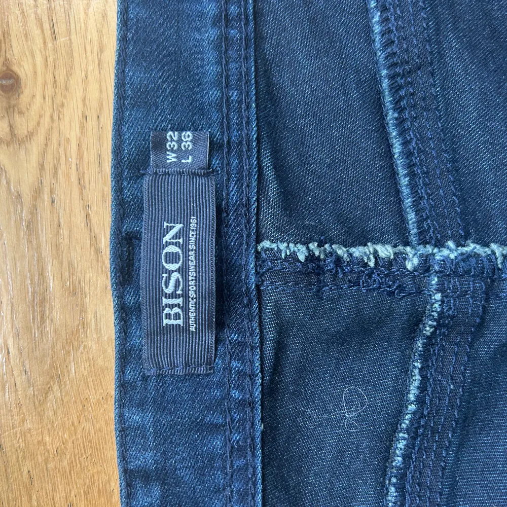 Knappt använda Bison jeans. Nypris 599 kr. . Jeans & Byxor.