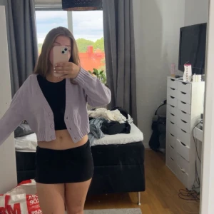 Lila kofta från H&M💜 - Söt kofta från H&M💕 Säljer pga den ej kommer till användning💕 Topp skick💕