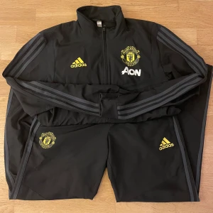 Manchester United Adidas AON 2019/2020 tracksuit - Manchester United Adidas AON 2019/2020 tracksuit, perfect conditions never worn