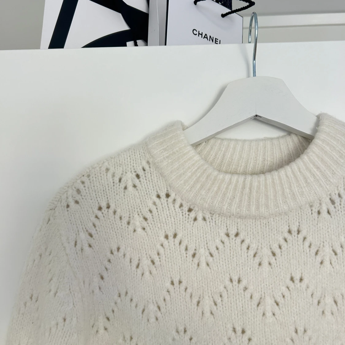 Vit stickad tröja