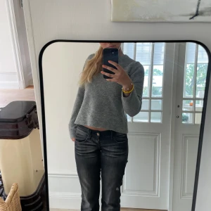 Stickad tröja - Fin stickad grå tröja från JDY💗 Säljs då den inte kommer tillanvändning, lite nopprig💗