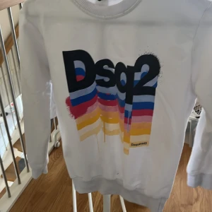 Ds92 tröja  - Den är ganska liten i storleken så om man typ har s- xs ska man ha på Sig den 