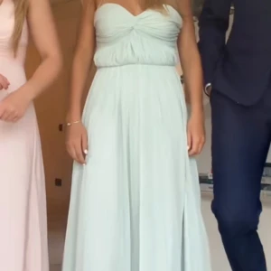 Balklänning  - Perfekt mintgrön balklänning, säljer eftersom jag valt att ha en annan🩵