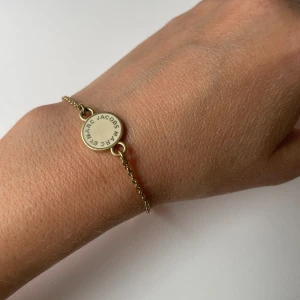 Marc Jacobs armband  - Säljer mitt armband från Marc Jacobs då jag sällan använder armband. Använd ett fåtal gånger så i fint skick. 🌟